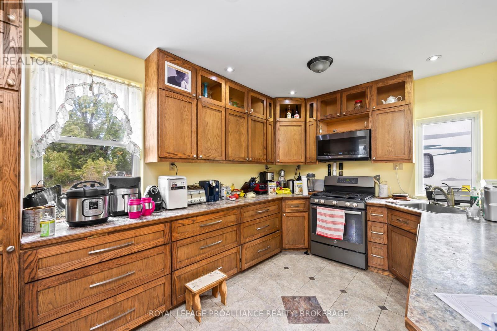 308 BROCK STREET - 8