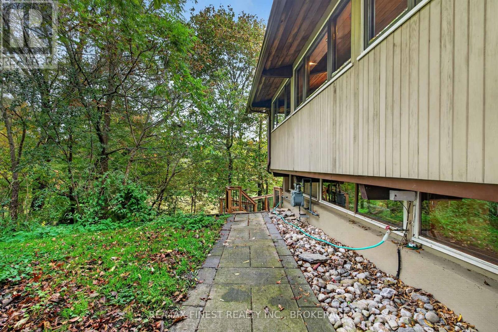 11 EDGEWOOD ROAD - 42