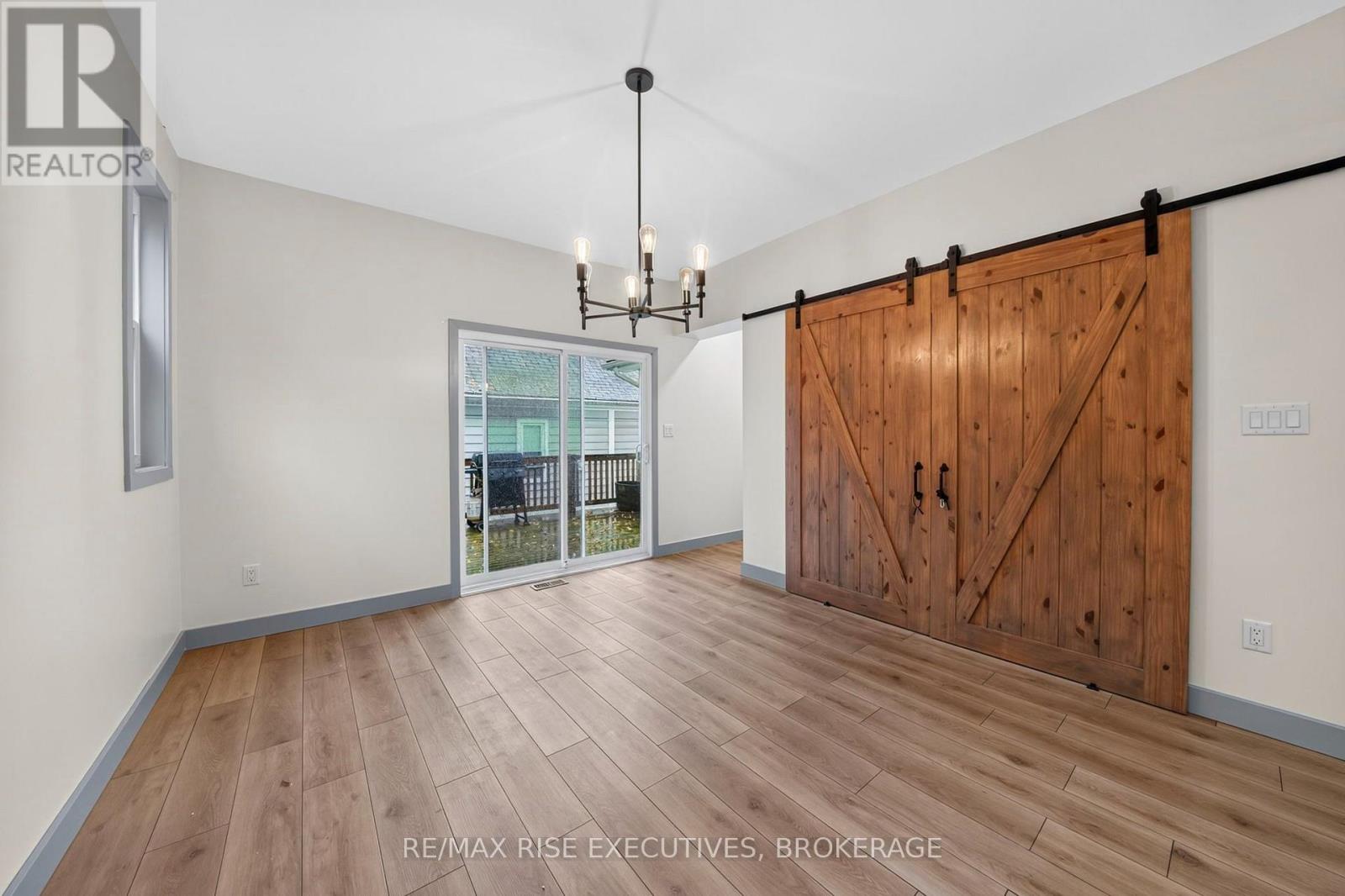 675 Collins Bay Road — photo 10