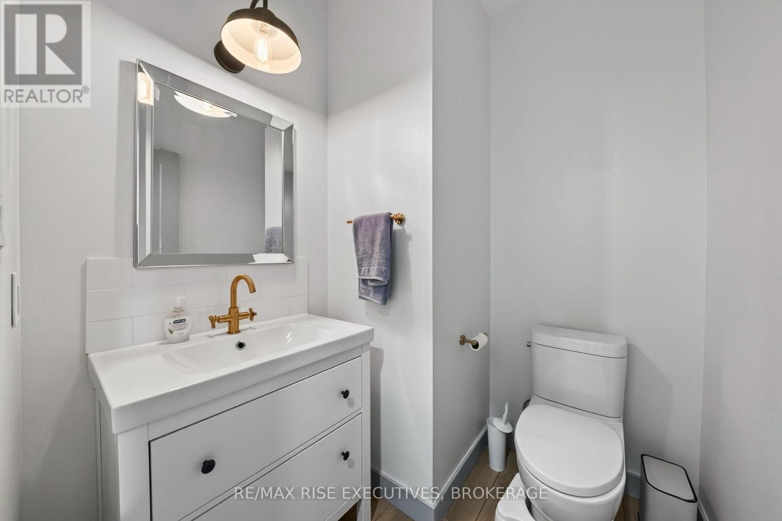 675 Collins Bay Road — photo 12