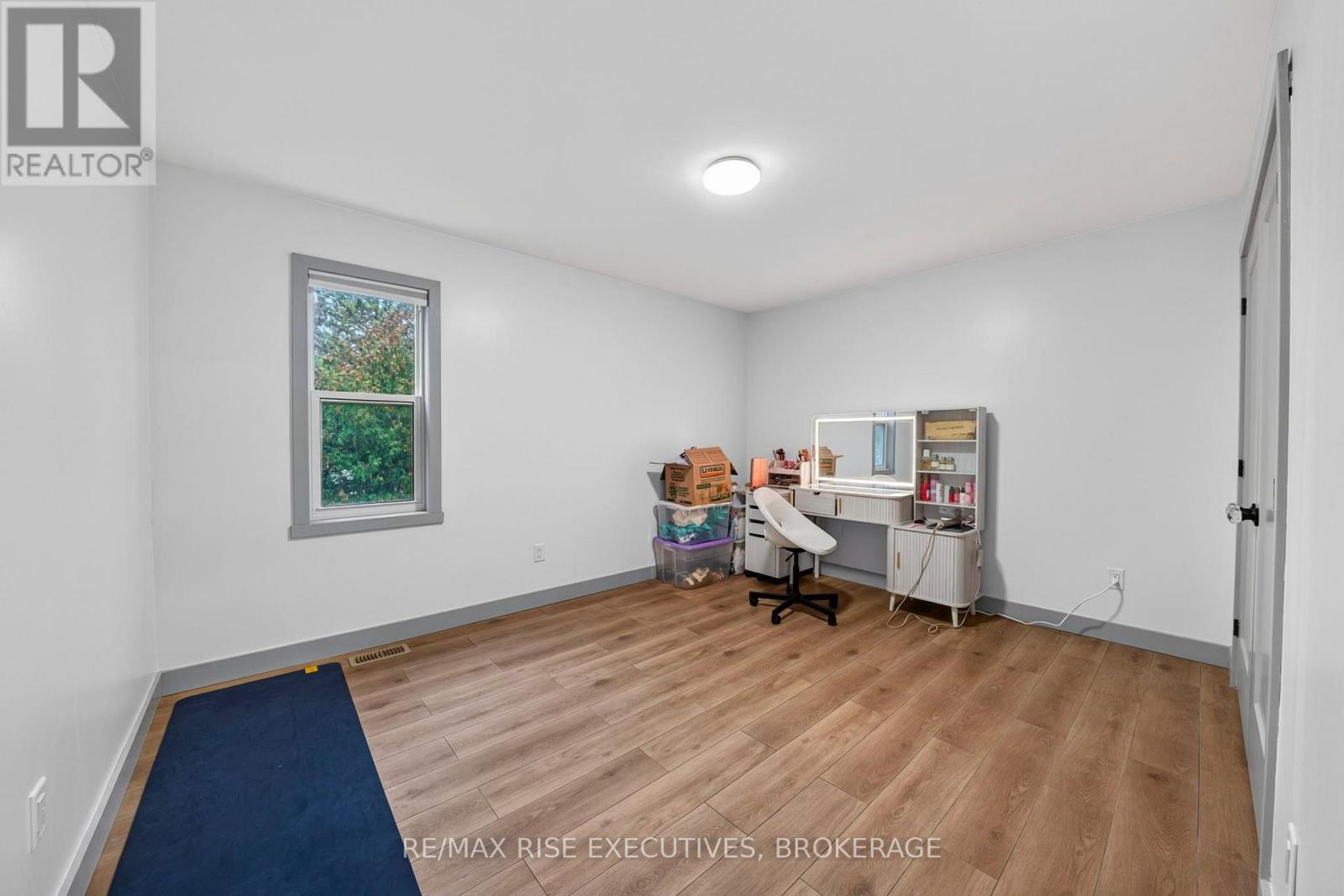 675 Collins Bay Road — photo 17