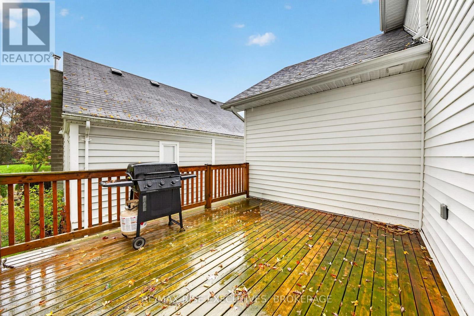 675 Collins Bay Road — photo 25