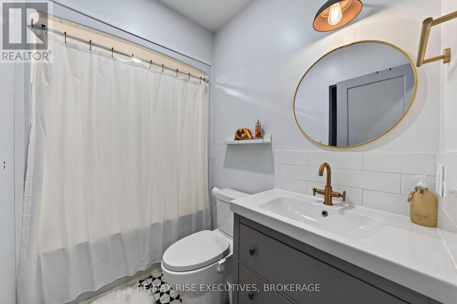 675 Collins Bay Road — photo 29