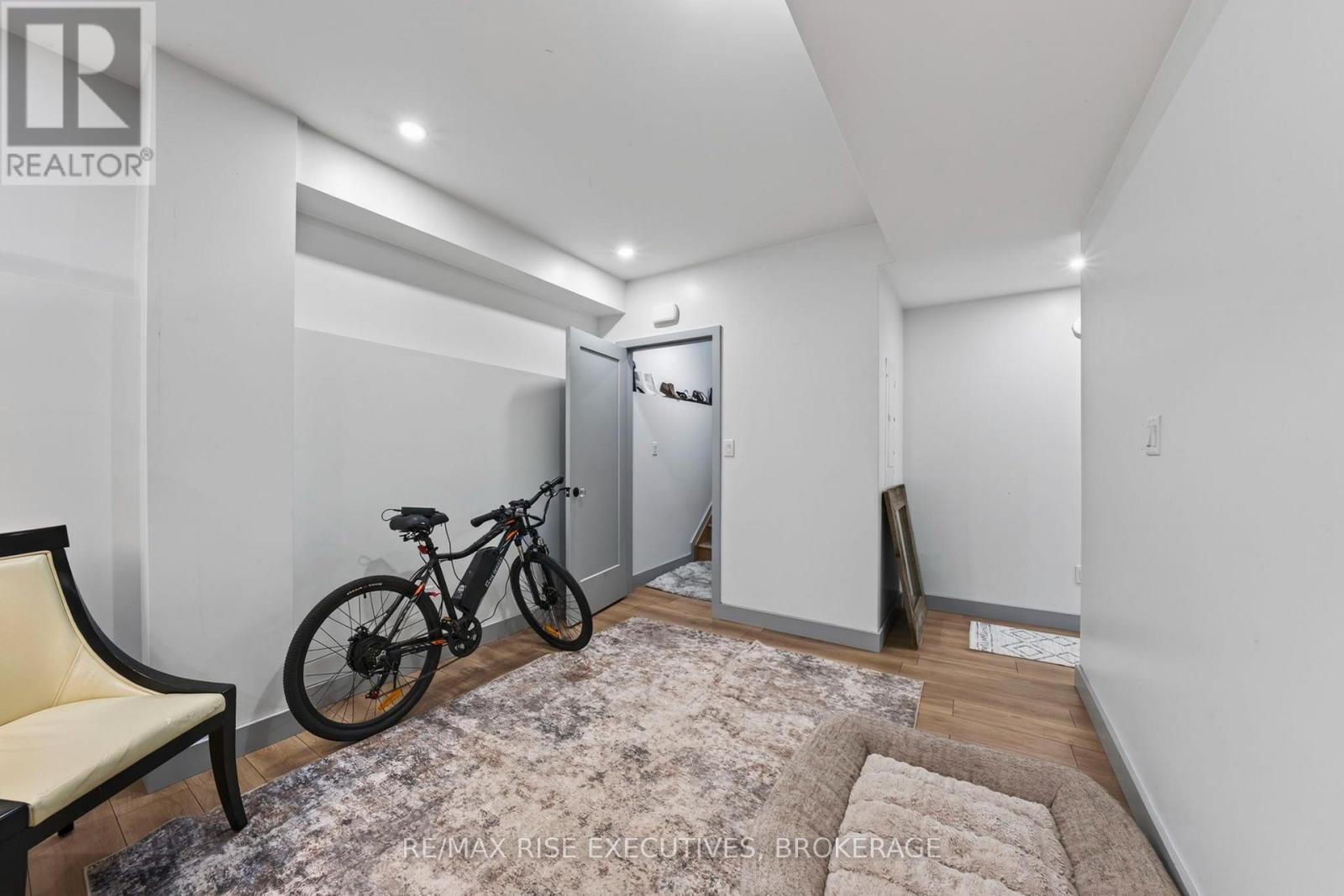 675 Collins Bay Road — photo 31