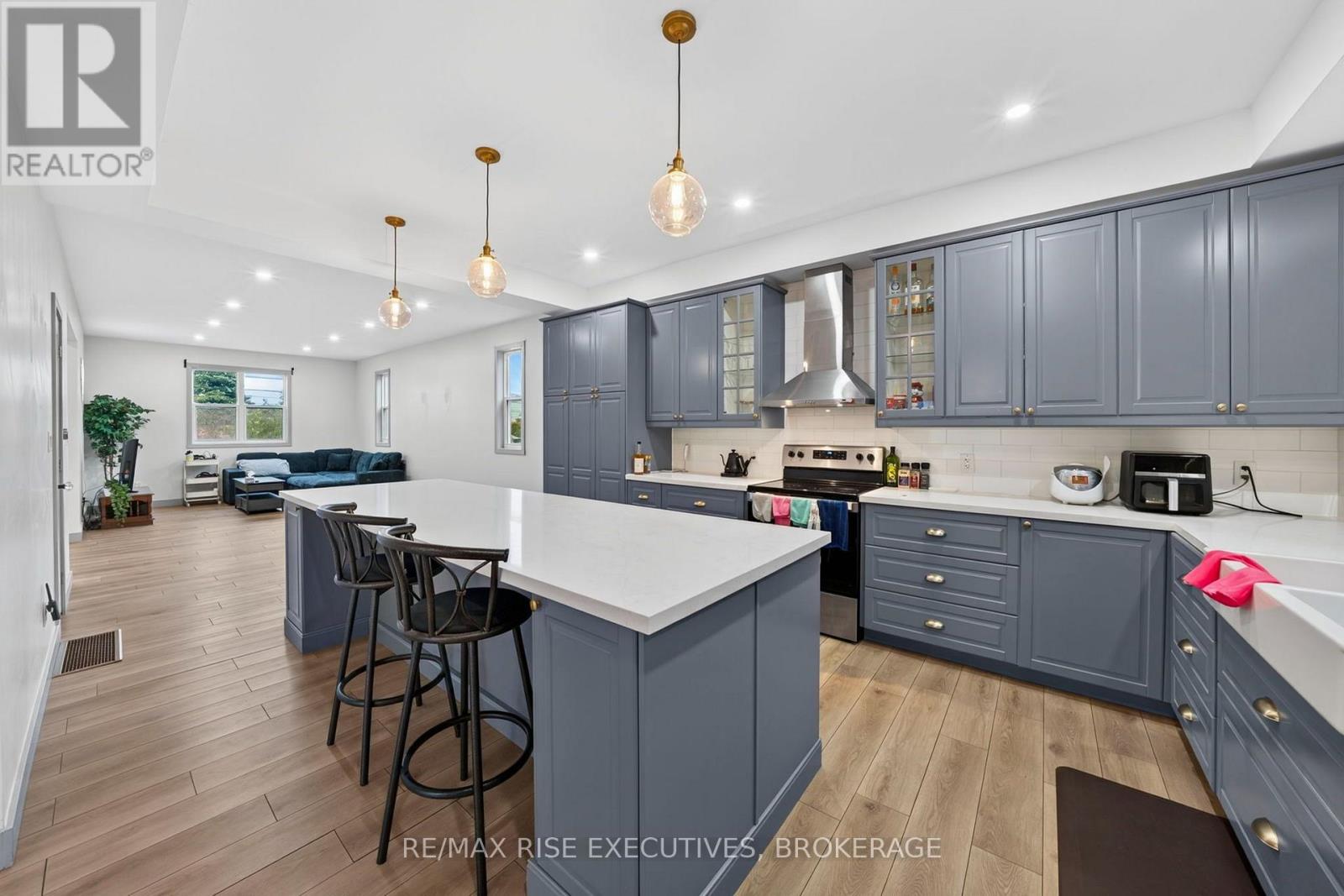 675 Collins Bay Road — photo 8