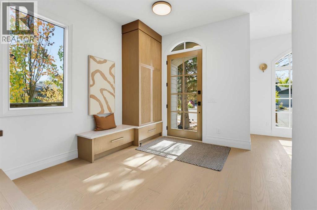 1610 49 Avenue SW - photo 2