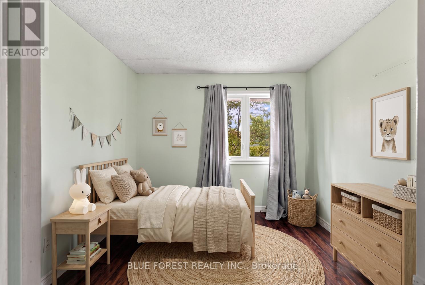 1548 Richmond Street — photo 35