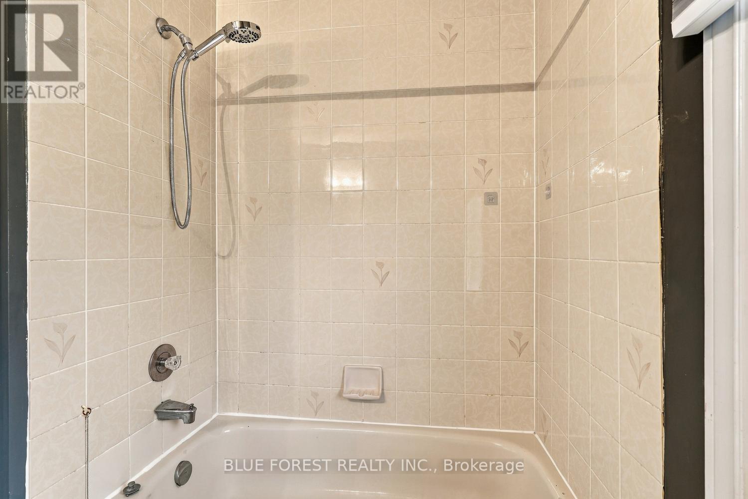 1548 Richmond Street — photo 41