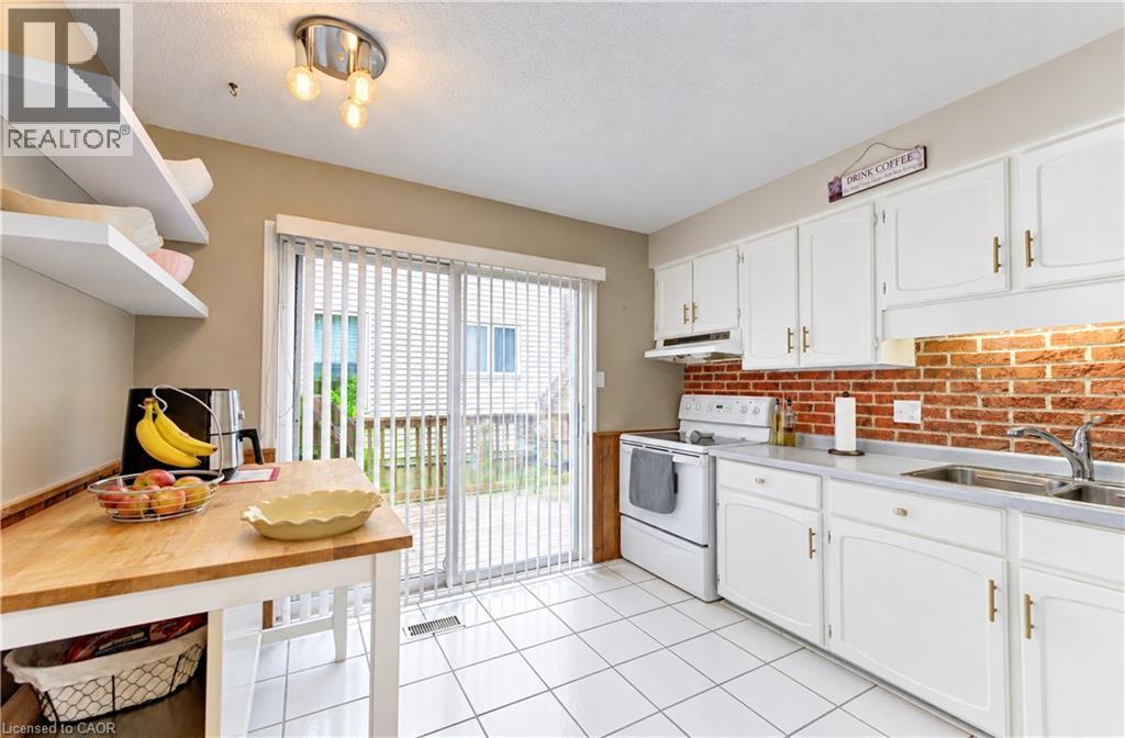 102 Toynbee Crescent — photo 11