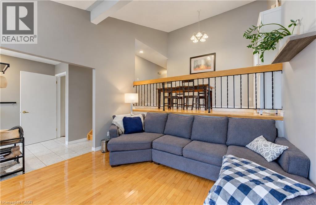 102 Toynbee Crescent — photo 4