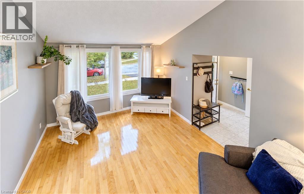 102 Toynbee Crescent — photo 8