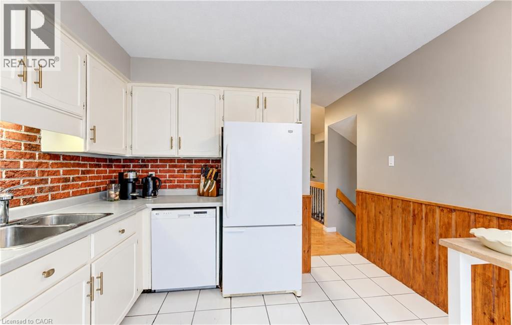 102 Toynbee Crescent — photo 15