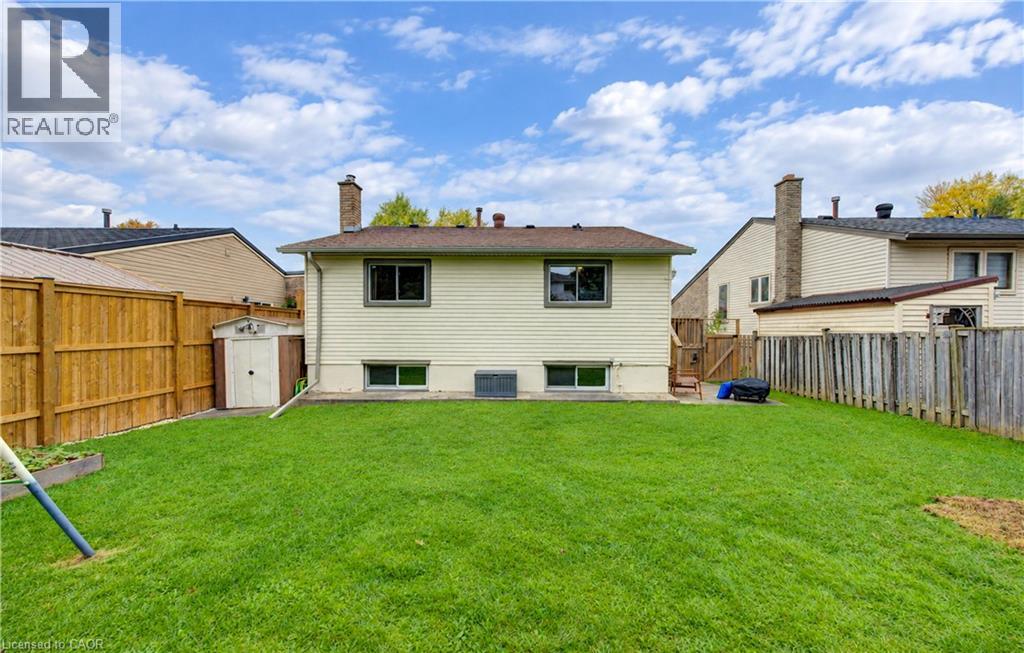 102 Toynbee Crescent — photo 35