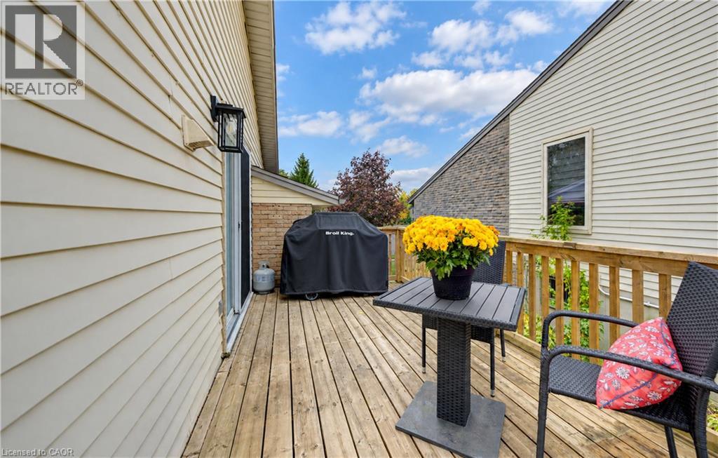 102 Toynbee Crescent — photo 38