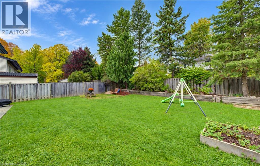 102 Toynbee Crescent — photo 40