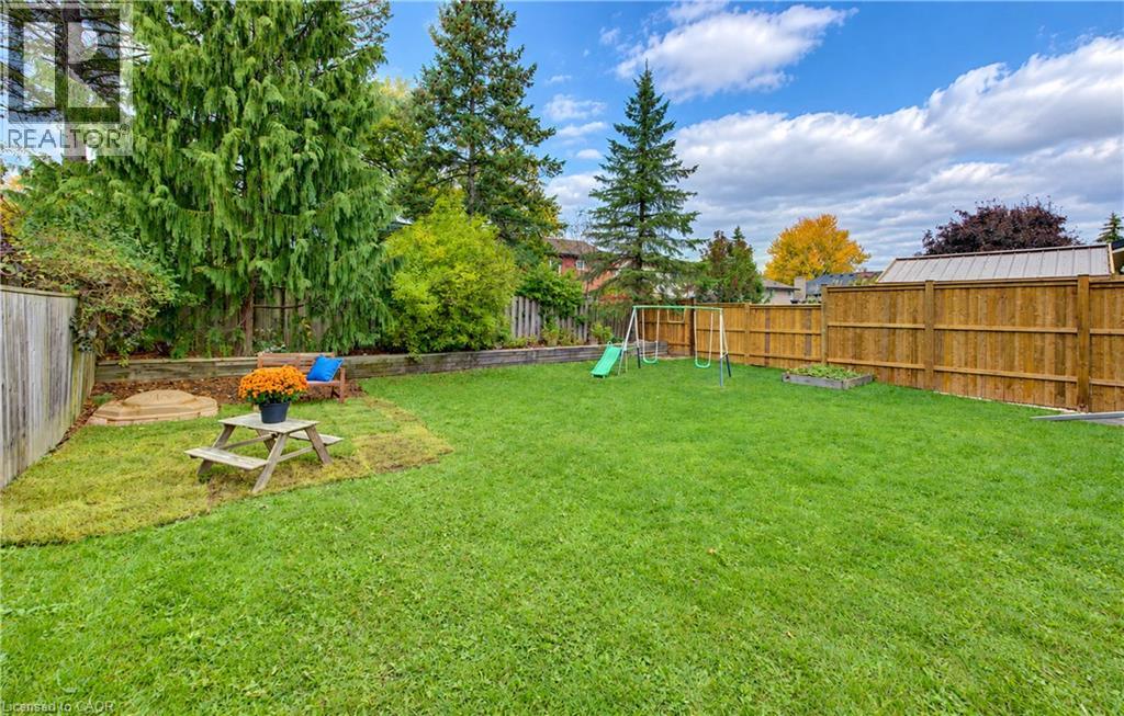 102 Toynbee Crescent — photo 34