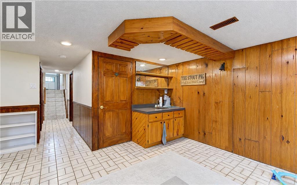102 Toynbee Crescent — photo 30