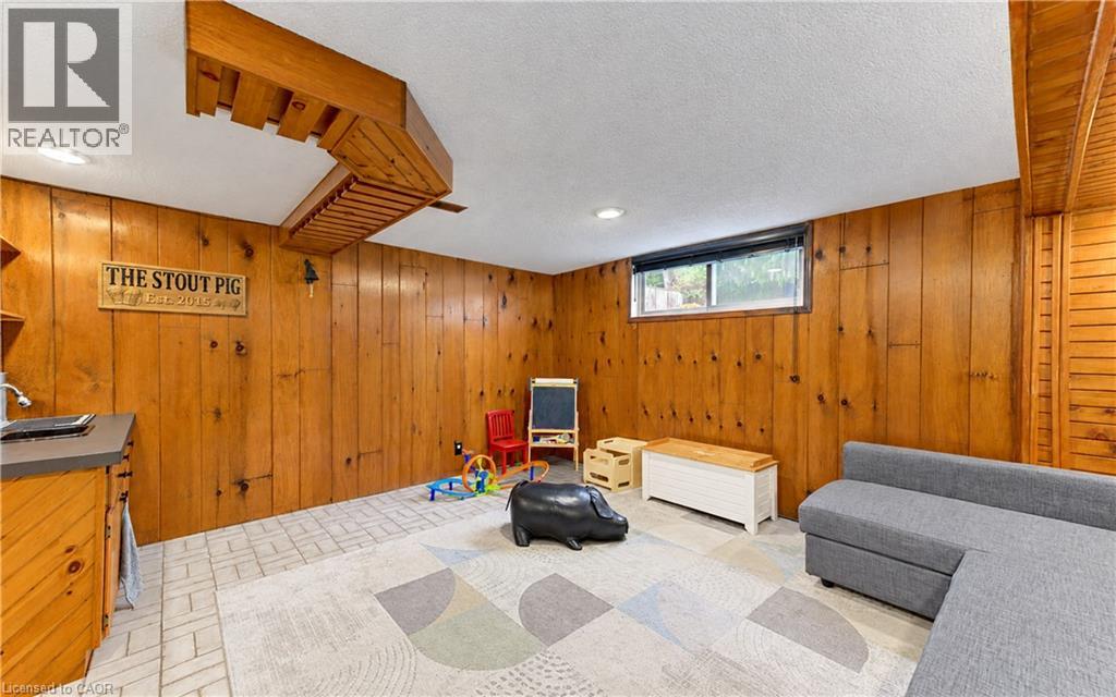 102 Toynbee Crescent — photo 31