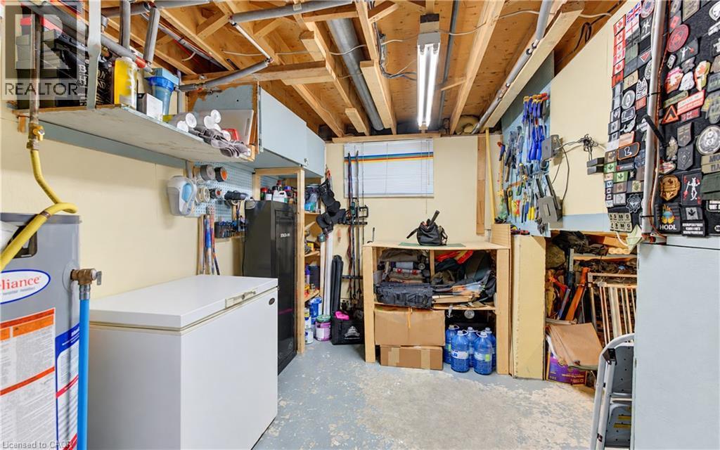 102 Toynbee Crescent — photo 33