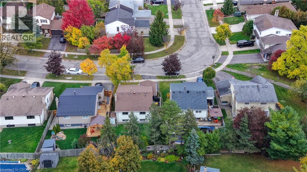 102 Toynbee Crescent — photo 45