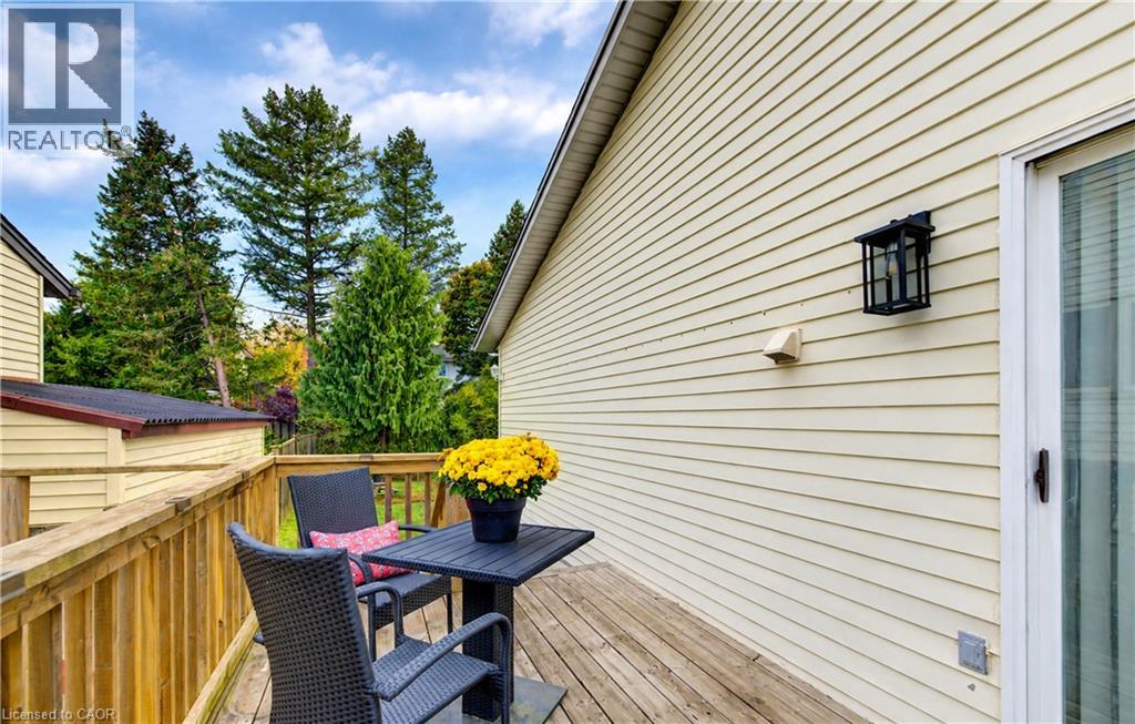 102 Toynbee Crescent — photo 41