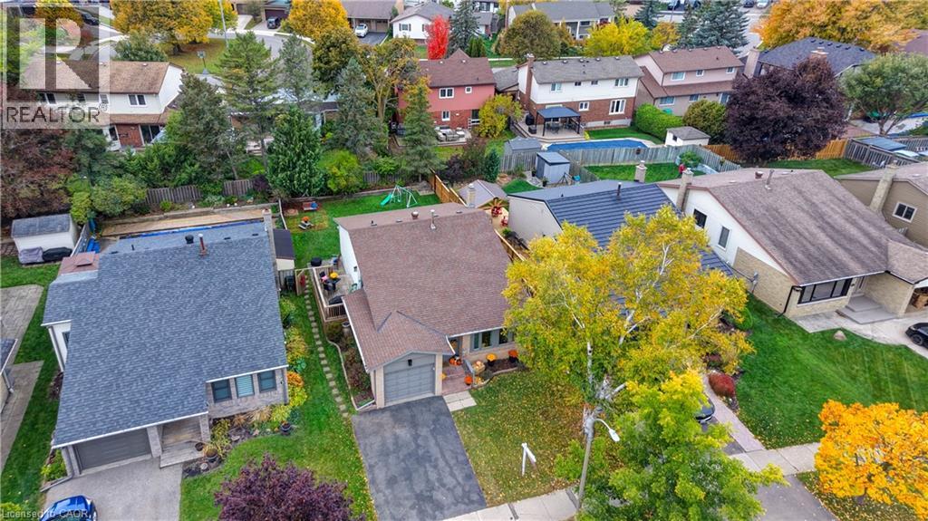 102 Toynbee Crescent — photo 47