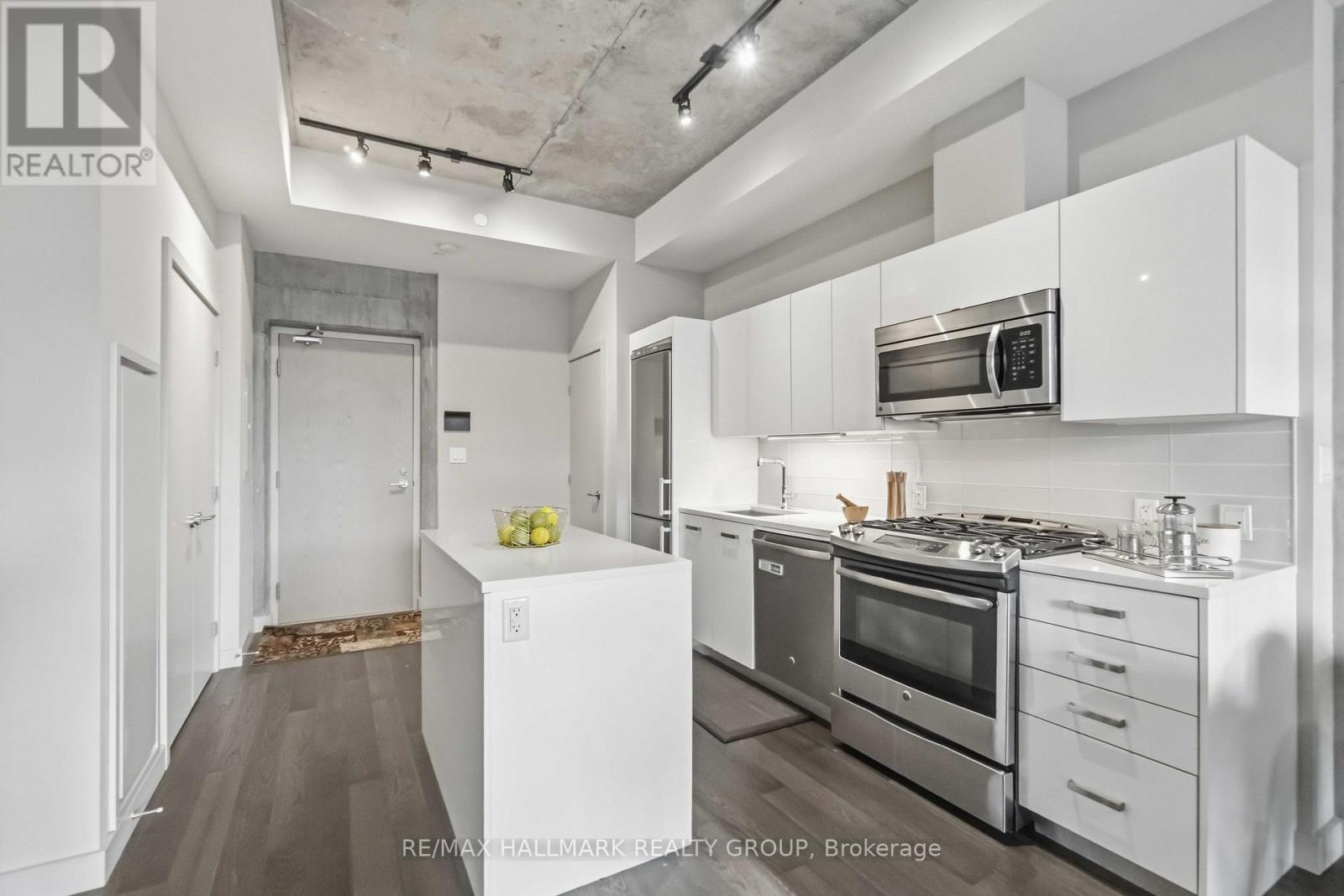 224 Lyon Street North — photo 10