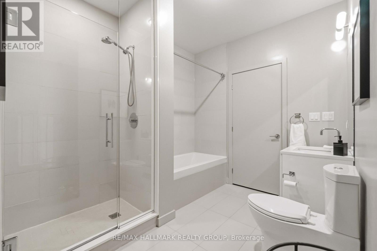 224 Lyon Street North — photo 17