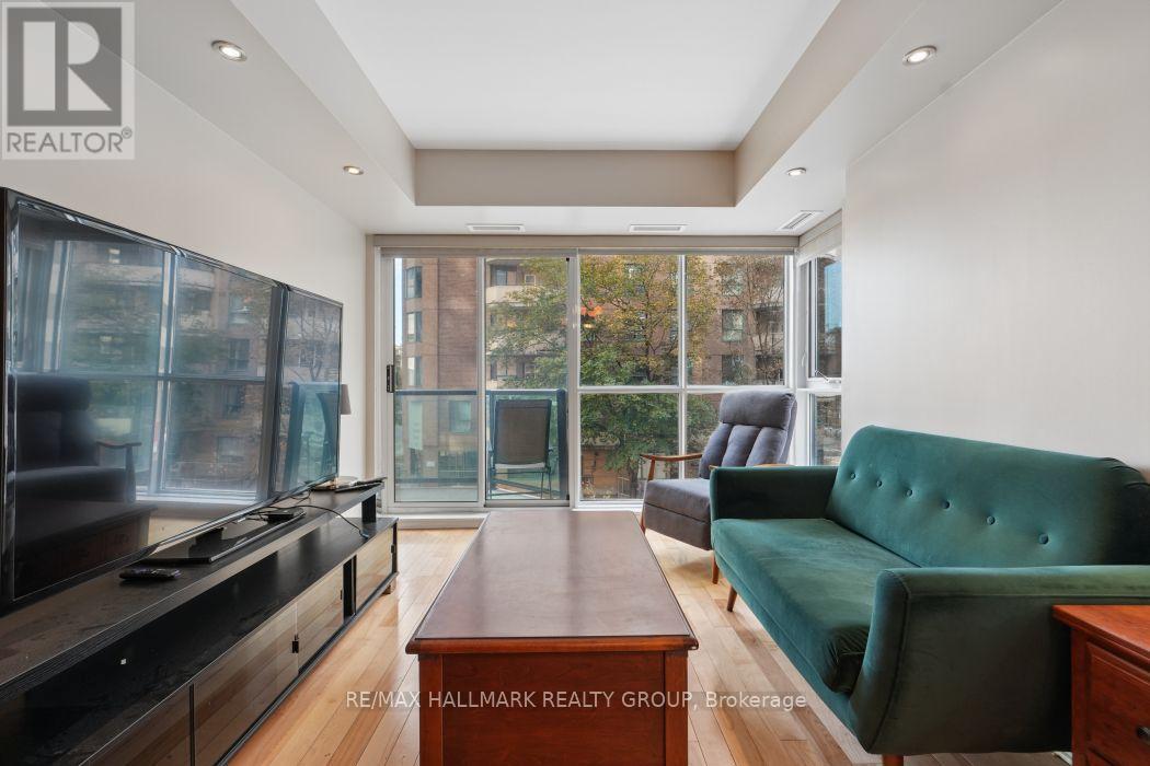 445 Laurier Avenue West — photo 14