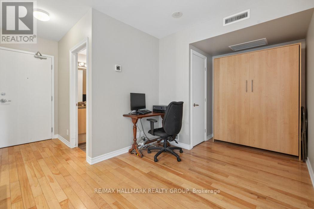 445 Laurier Avenue West — photo 18