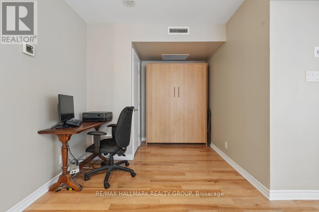 #302 445 LAURIER AVENUE W - 19