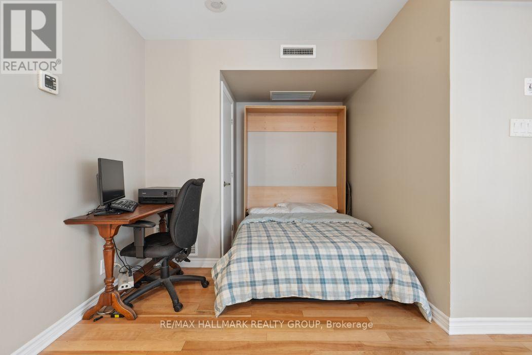 445 Laurier Avenue West — photo 20