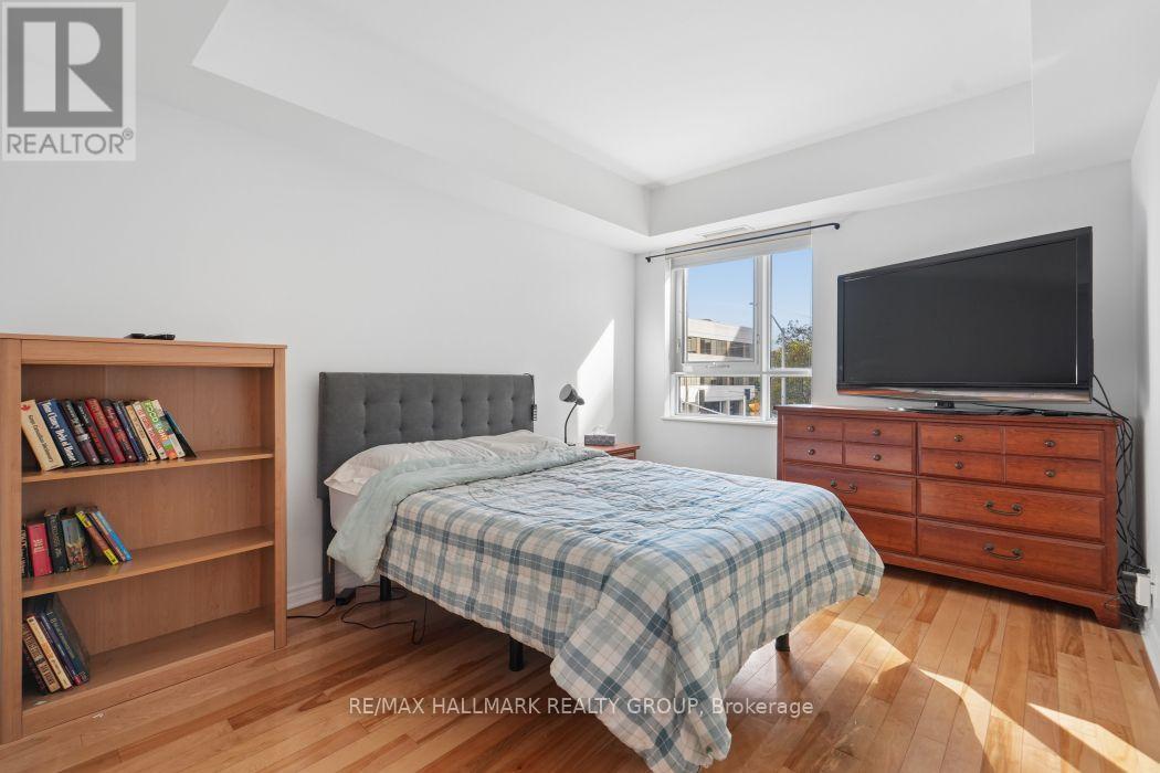 445 Laurier Avenue West — photo 23