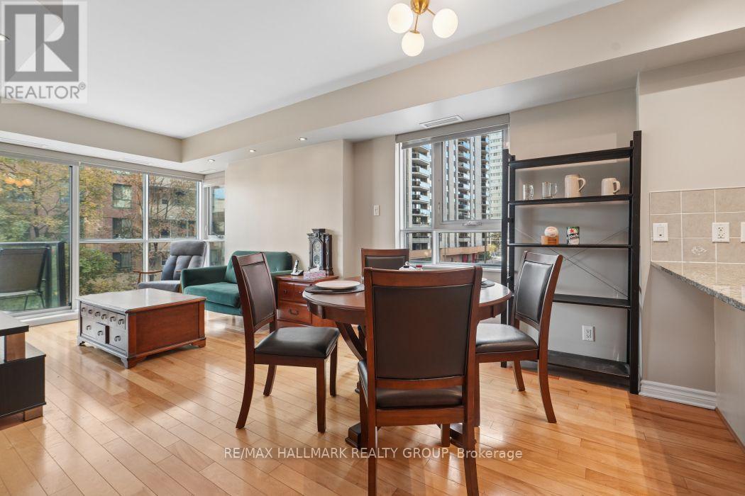 445 Laurier Avenue West — photo 24