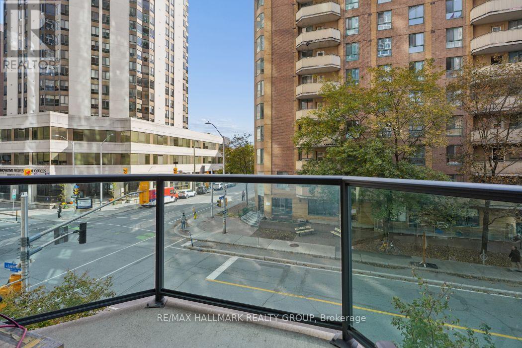 #302 445 LAURIER AVENUE W - 25