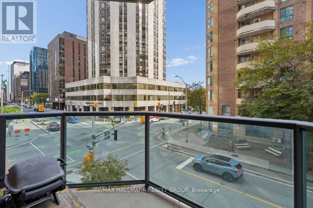445 Laurier Avenue West — photo 26