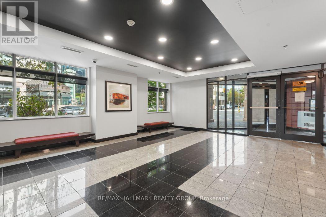 #302 445 LAURIER AVENUE W - 3
