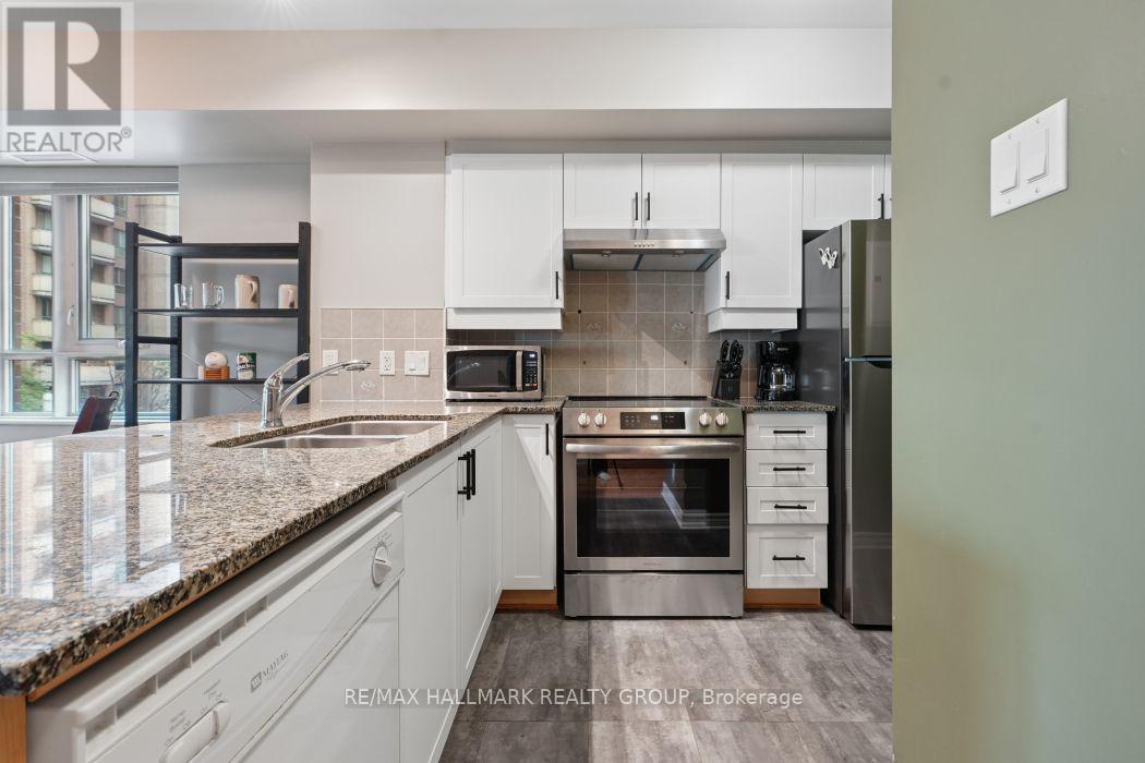 445 Laurier Avenue West — photo 7