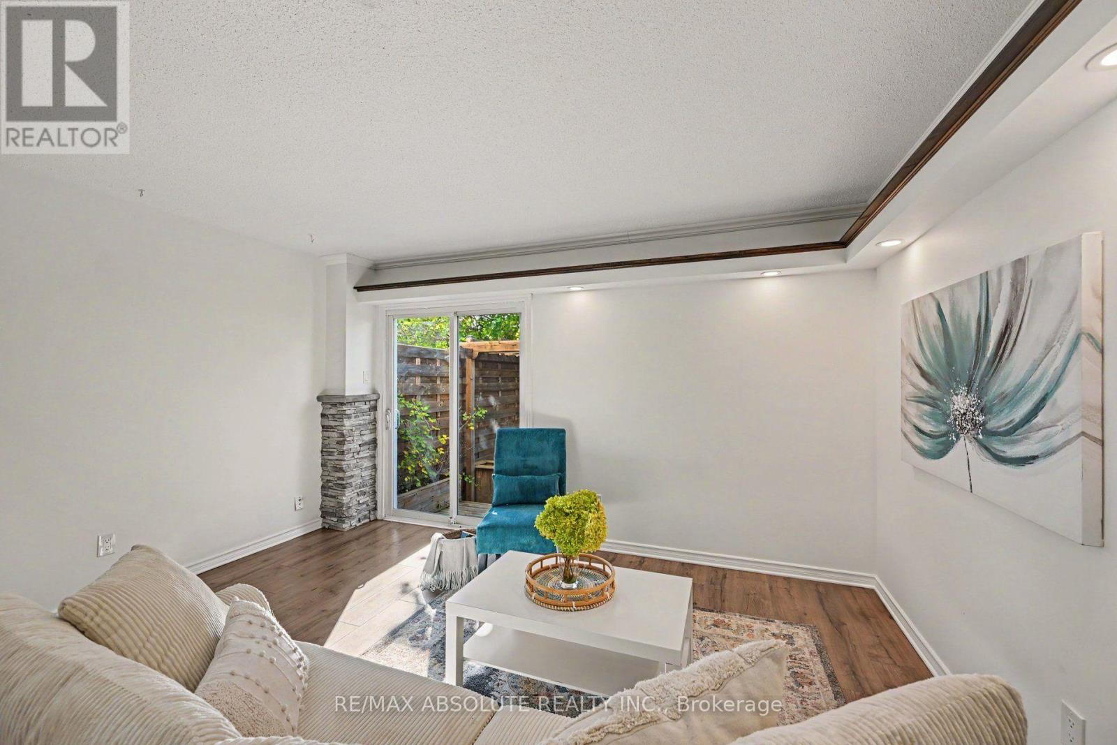 13 Spruce Crescent — photo 10