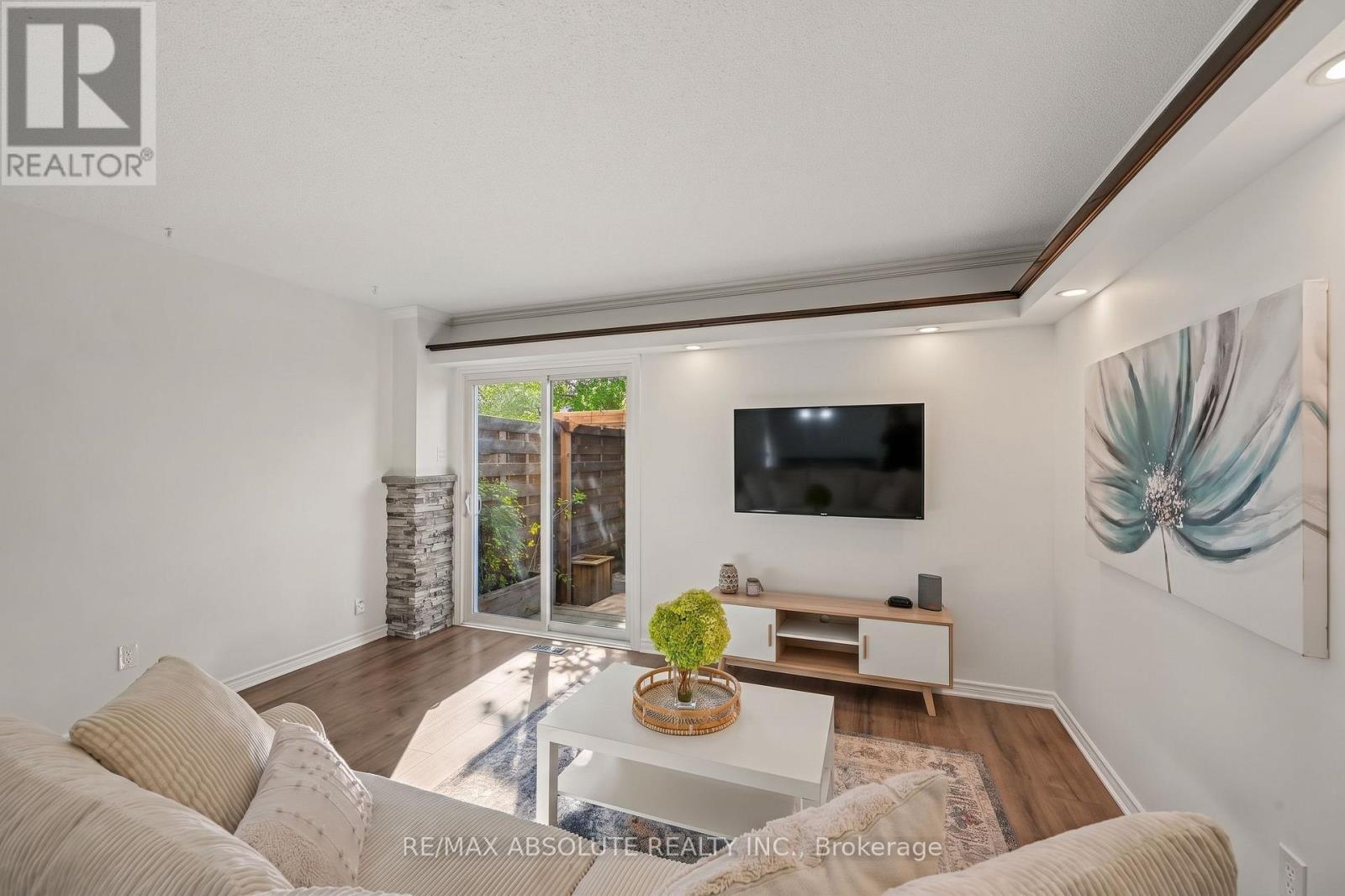 13 Spruce Crescent — photo 11