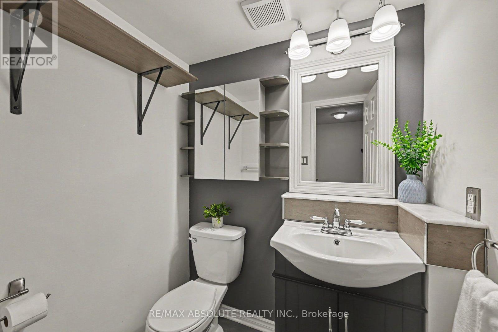 13 Spruce Crescent — photo 12