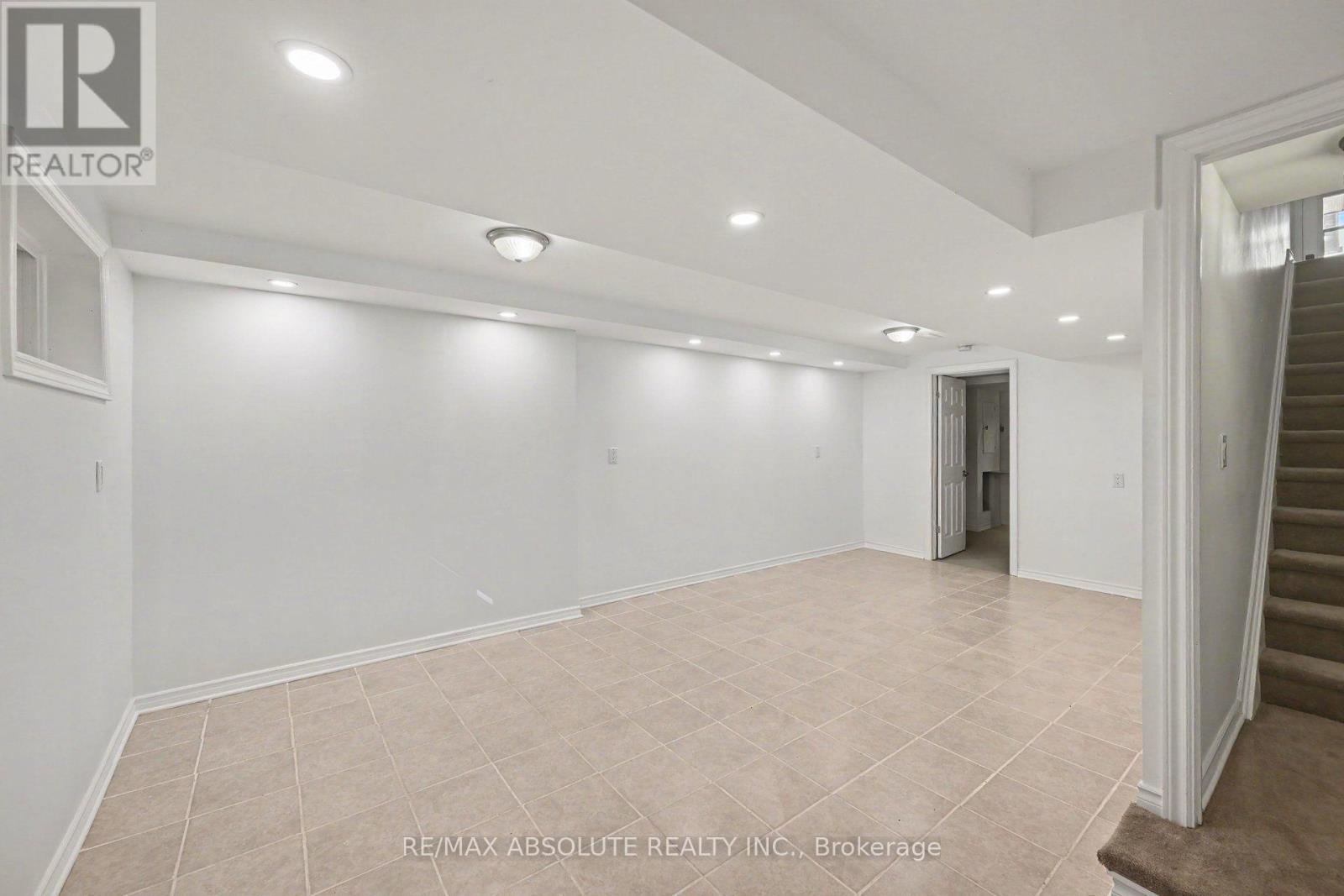 13 Spruce Crescent — photo 22
