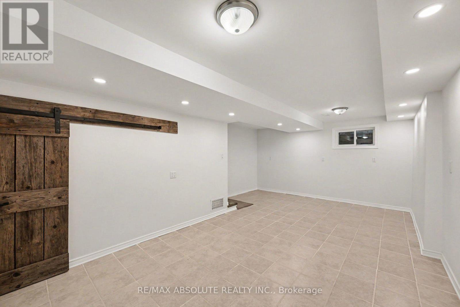 13 Spruce Crescent — photo 24