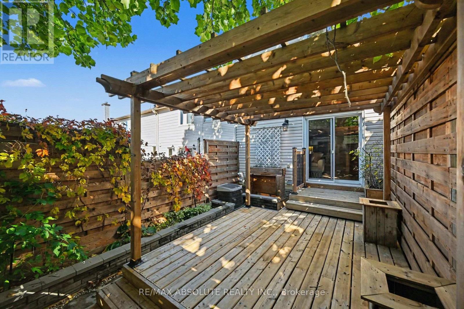 13 Spruce Crescent — photo 28