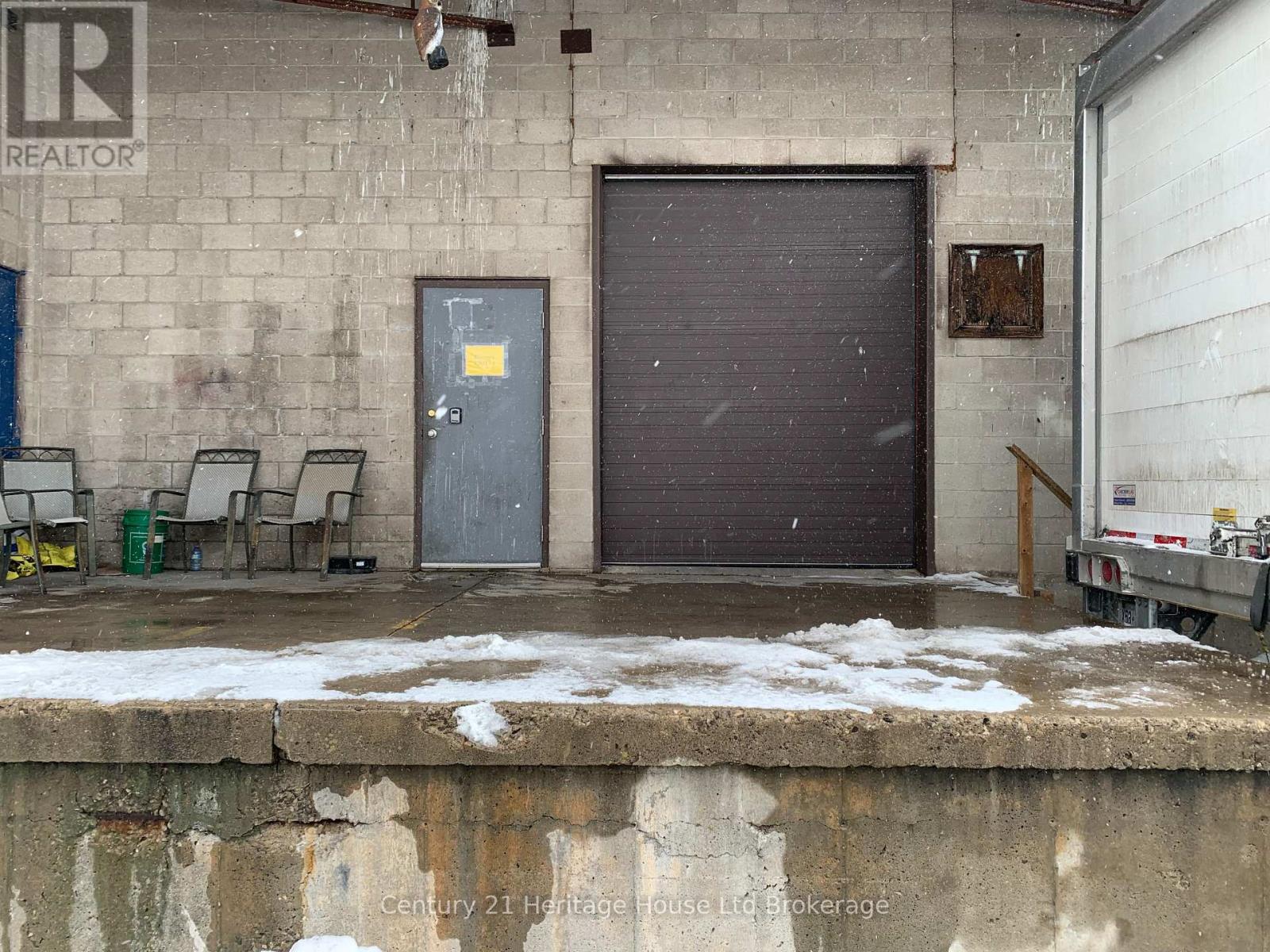 UNIT K - 120 TURNBULL COURT N — photo 2