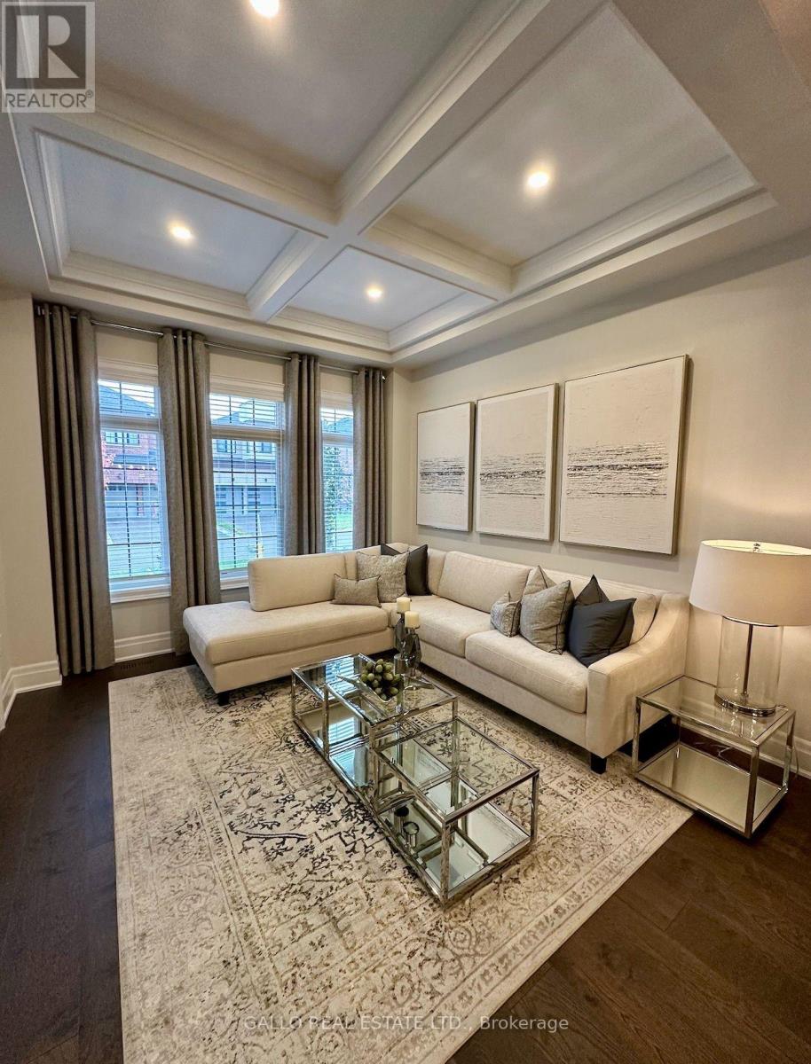 187 Steam Whistle Drive, Whitchurch-Stouffville, ON photo 2