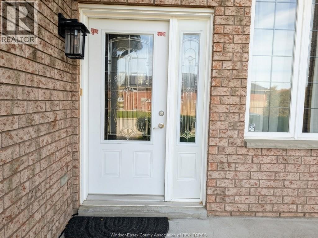 1533 MERIDIAN STREET, Windsor — photo 2