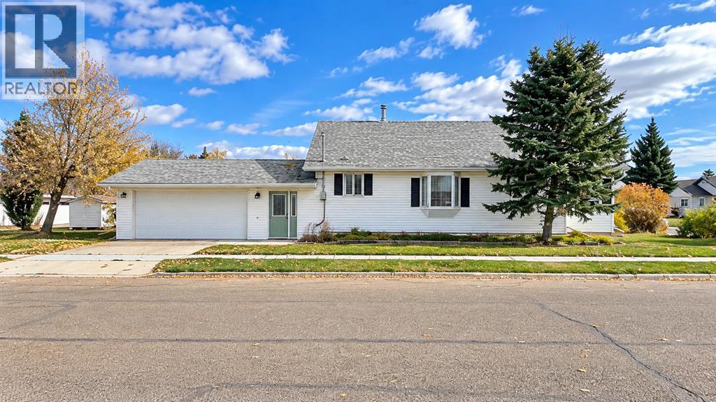 Photo of 320 4 Avenue W, Hanna