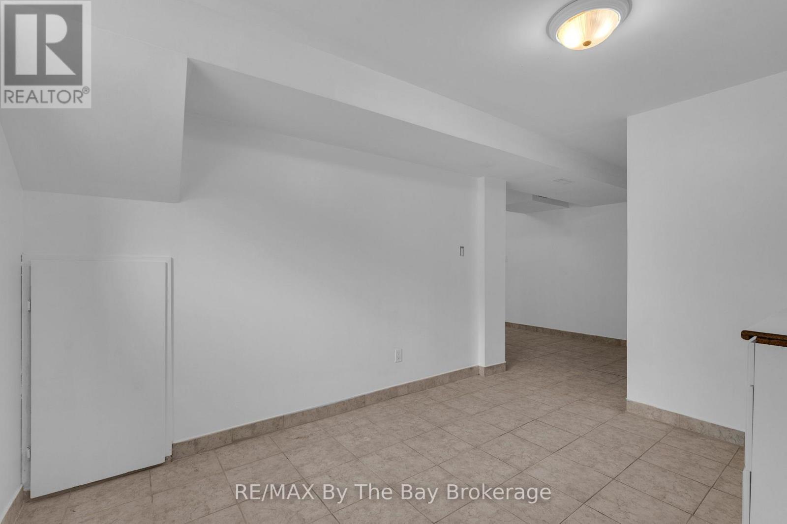 5 BRILLINGER DRIVE - 18