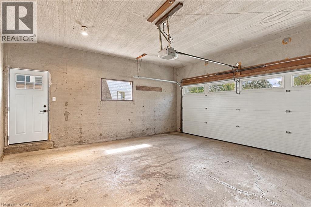 7 Colonel Butler Crescent — photo 37